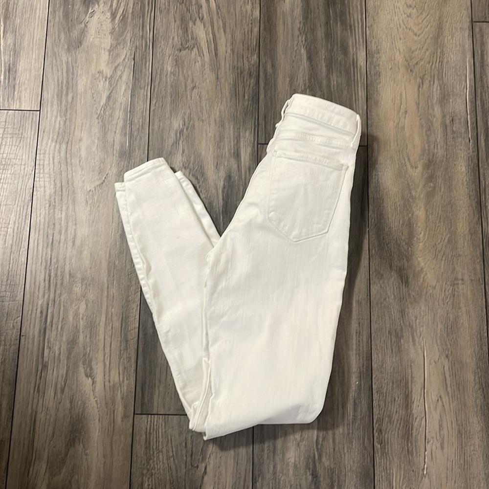 Women’s jeans - Abercrombie and fitch white jeans size 25/0L - Picture 2 of 7